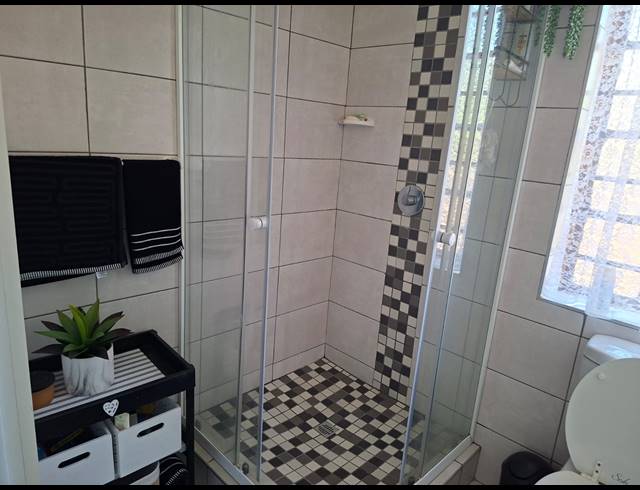 5 BEDROOM HOUSE FOR SALE IN WAVECREST